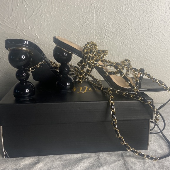 Heels - Picture 3 of 3